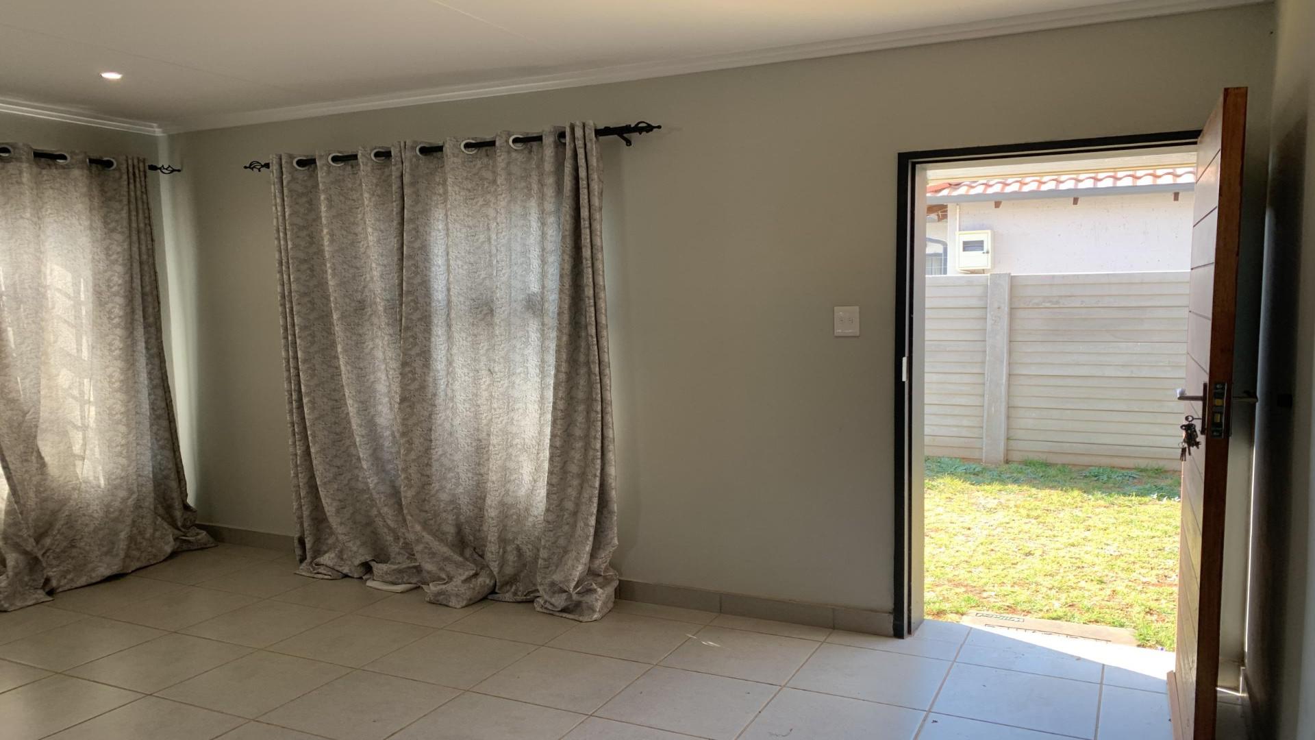3 Bedroom House For Sale in Protea Glen, Soweto — image 5